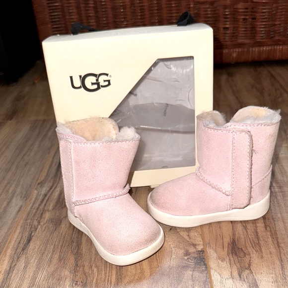 UGG Light Pink Kids Boots with Sparkle Size 2/3 - Picture 1 of 17
